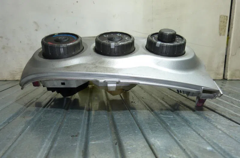 Commande de chauffage TOYOTA YARIS 2 PHASE 1 occasion — photo 3