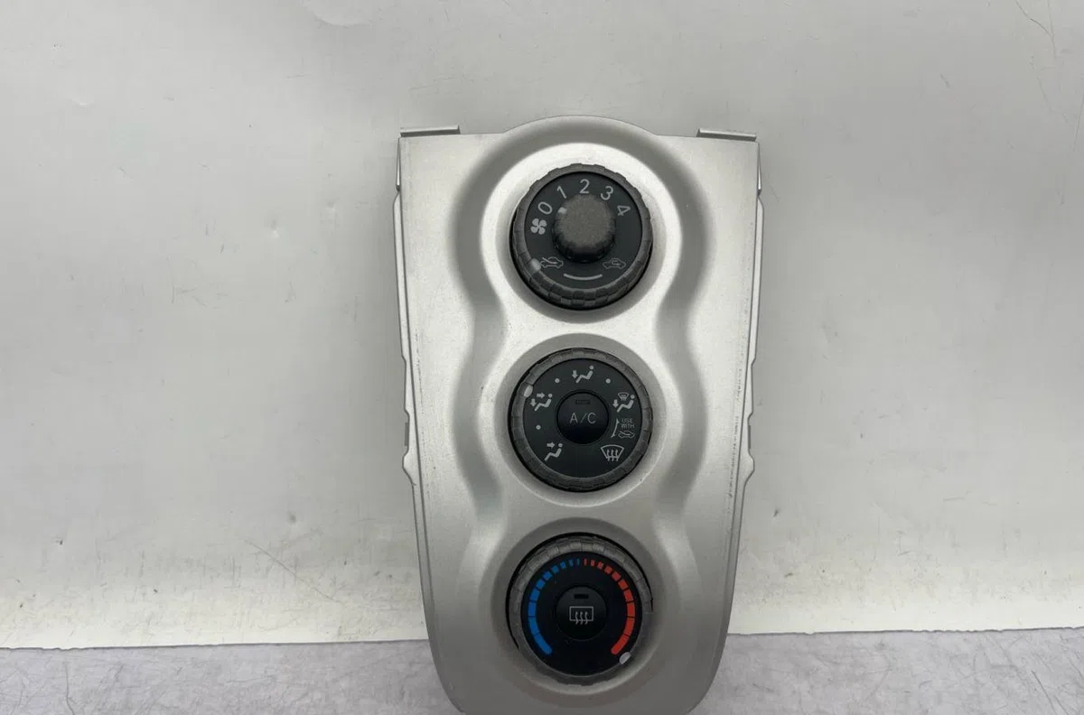 Commande de chauffage TOYOTA YARIS 2 PHASE 1 occasion — photo 3
