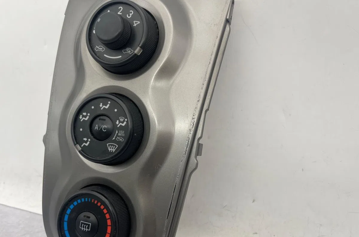 Commande de chauffage TOYOTA YARIS 2 PHASE 2 occasion — photo 2