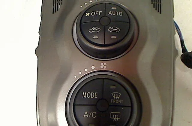 Commande de chauffage TOYOTA YARIS occasion — photo 2