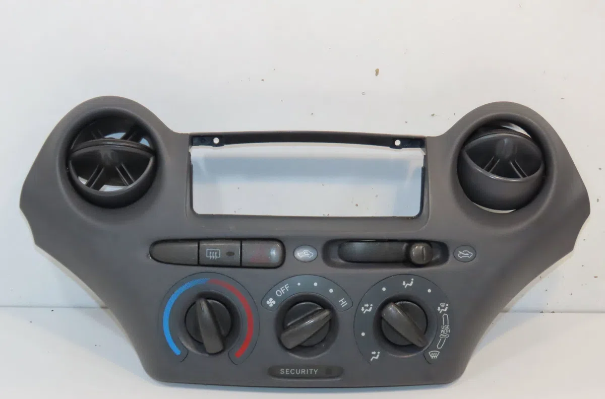 Commande de chauffage Toyota YARIS (_P1_) 1.3 (ncp10_, scp12_) (1999-2005) occasion