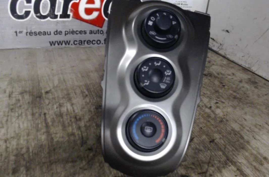 Commande de chauffage Toyota YARIS (_P9_) 1.0 vvt-i (ksp90_) (2005-2011) 5 portes occasion — photo 2