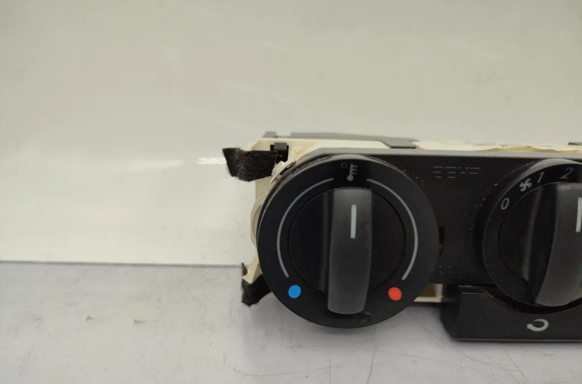 Commande de chauffage VOLKSWAGEN FOX occasion — photo 2