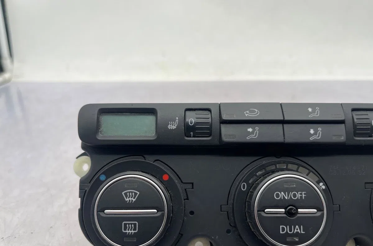 Commande de chauffage VOLKSWAGEN GOLF 5 occasion — photo 2