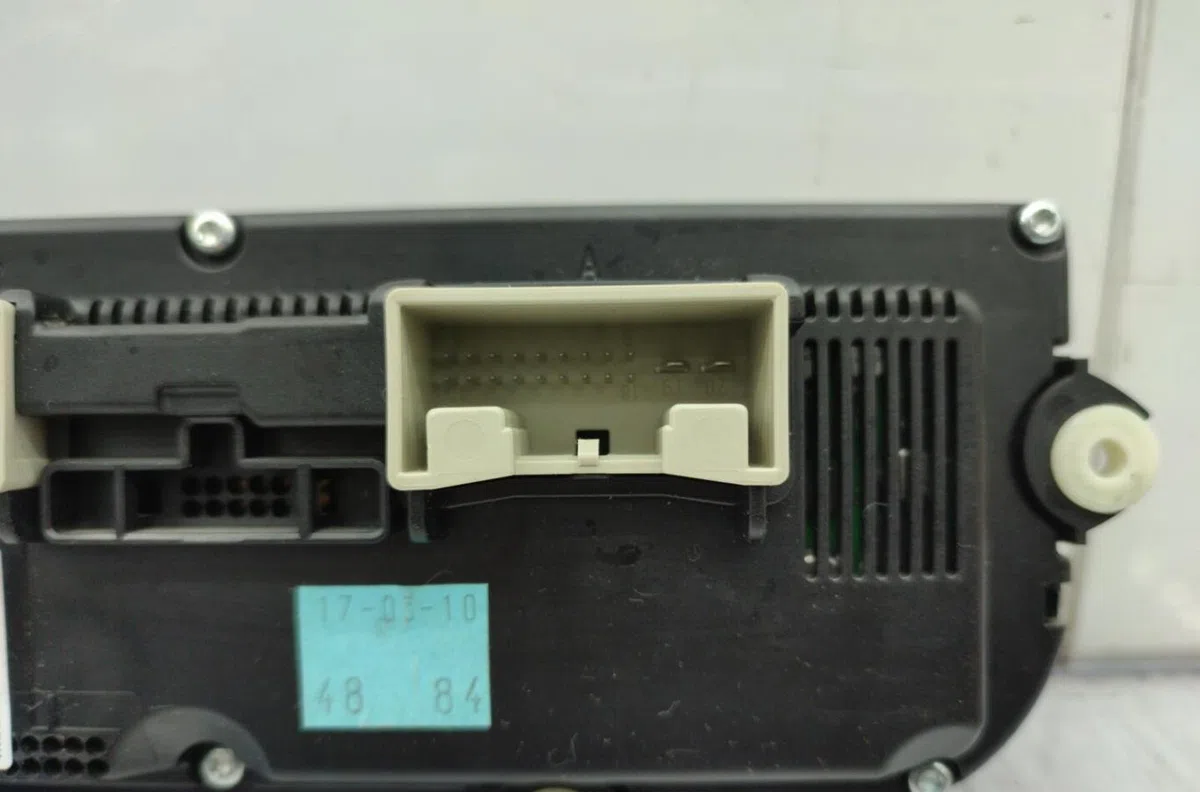 Commande de chauffage VOLKSWAGEN GOLF 6 occasion — photo 3
