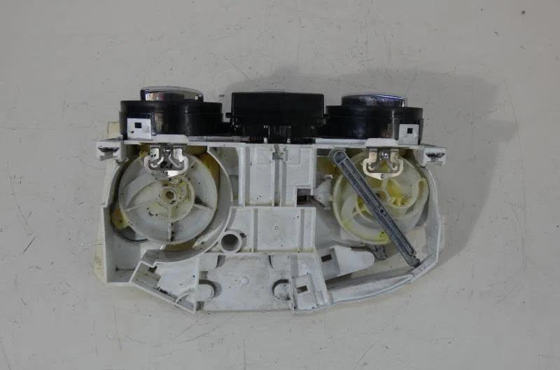 Commande de chauffage VOLKSWAGEN POLO 3 PHASE 2 occasion — photo 2