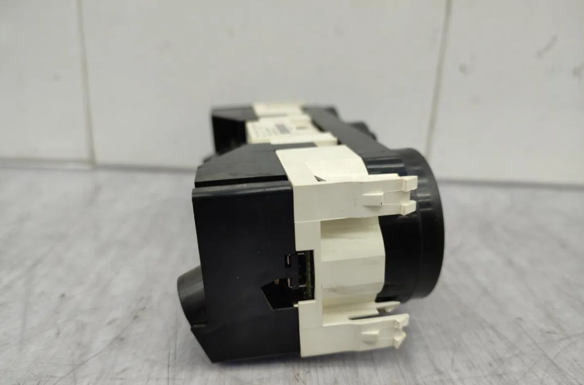 Commande de chauffage VOLKSWAGEN POLO 4 PHASE 1 occasion — photo 2
