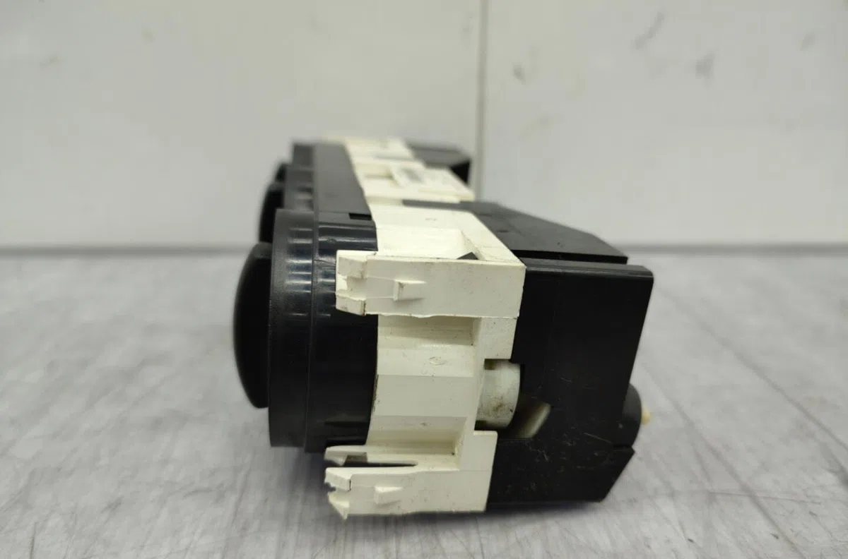 Commande de chauffage VOLKSWAGEN POLO 4 PHASE 1 occasion — photo 3