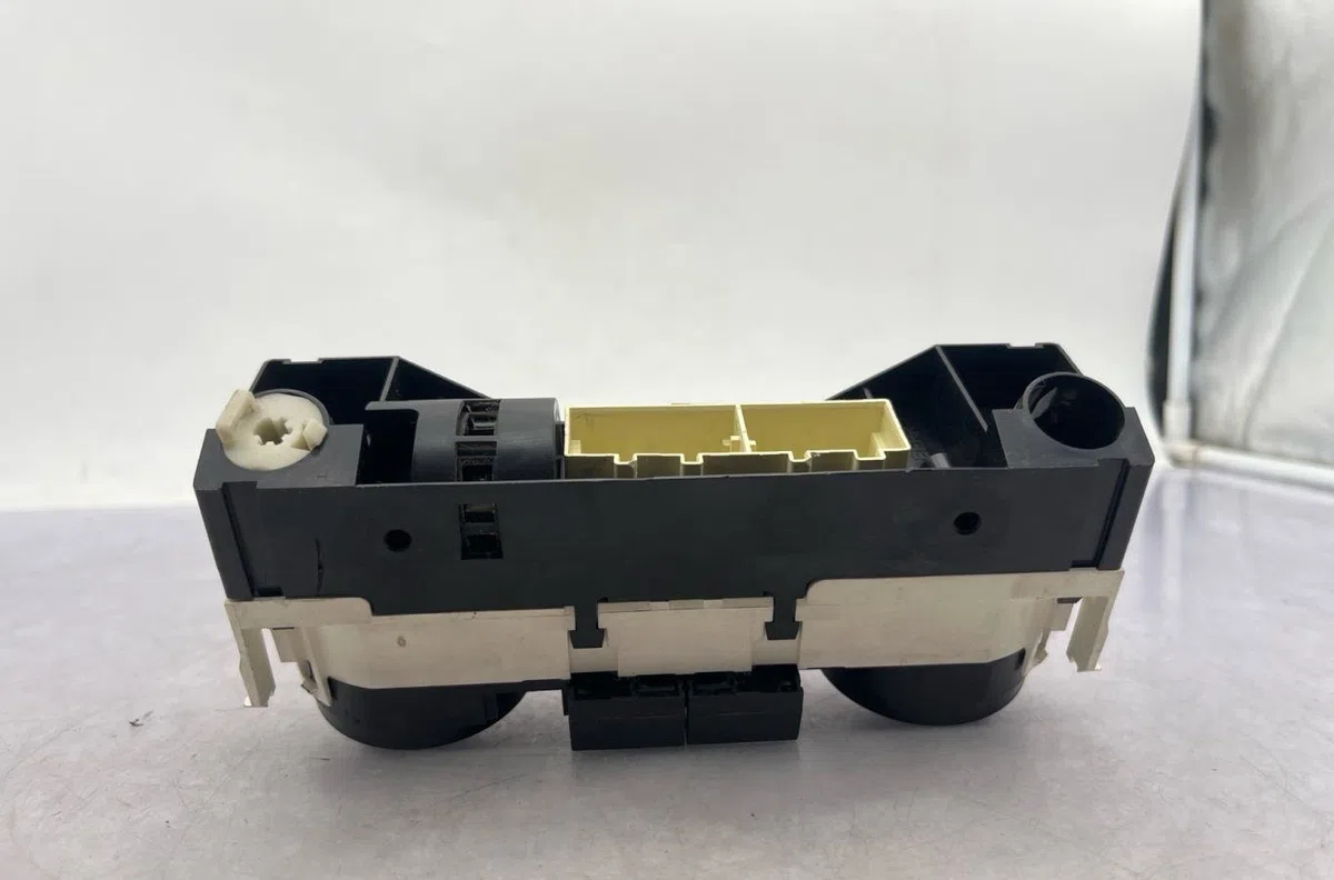 Commande de chauffage VOLKSWAGEN POLO 4 PHASE 1 occasion — photo 3