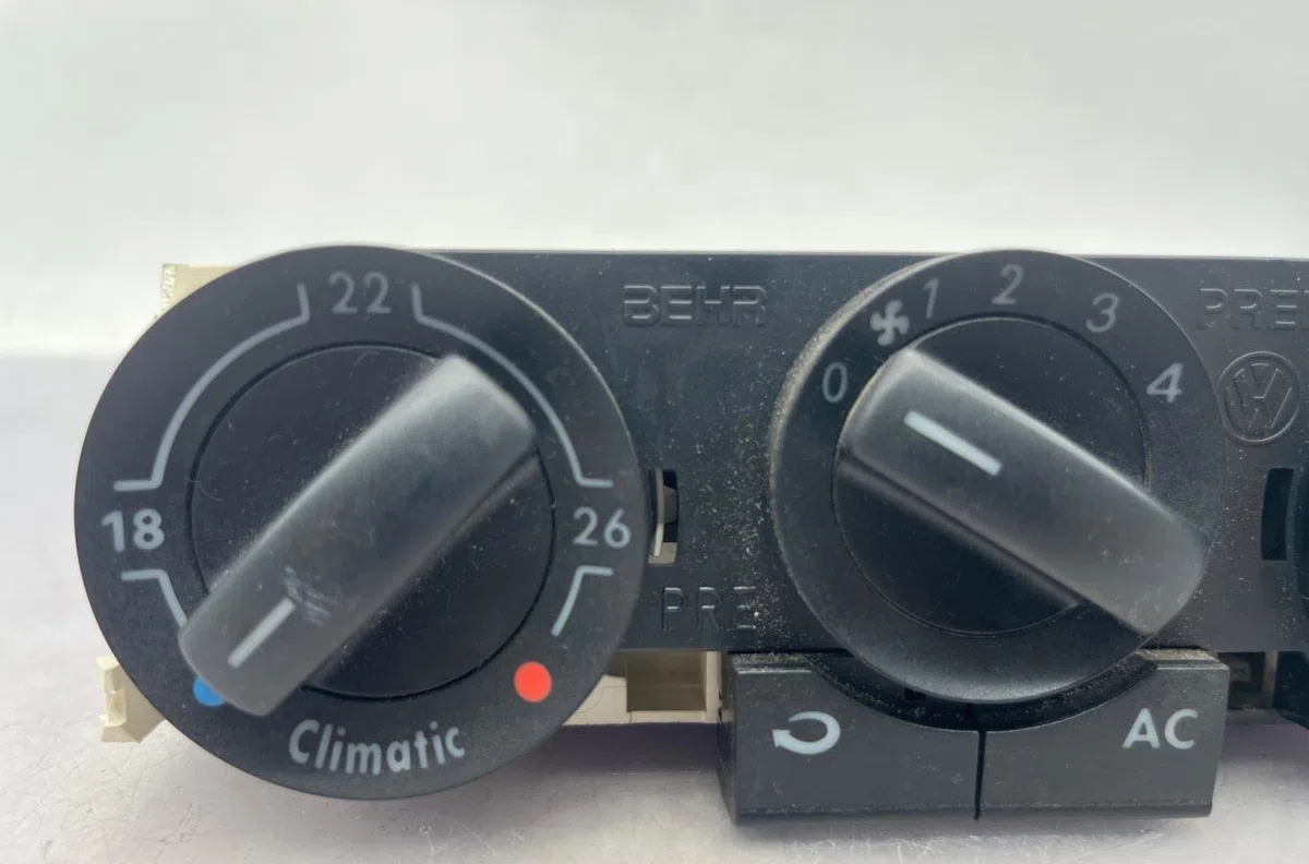 Commande de chauffage VOLKSWAGEN POLO 4 PHASE 1 occasion — photo 4