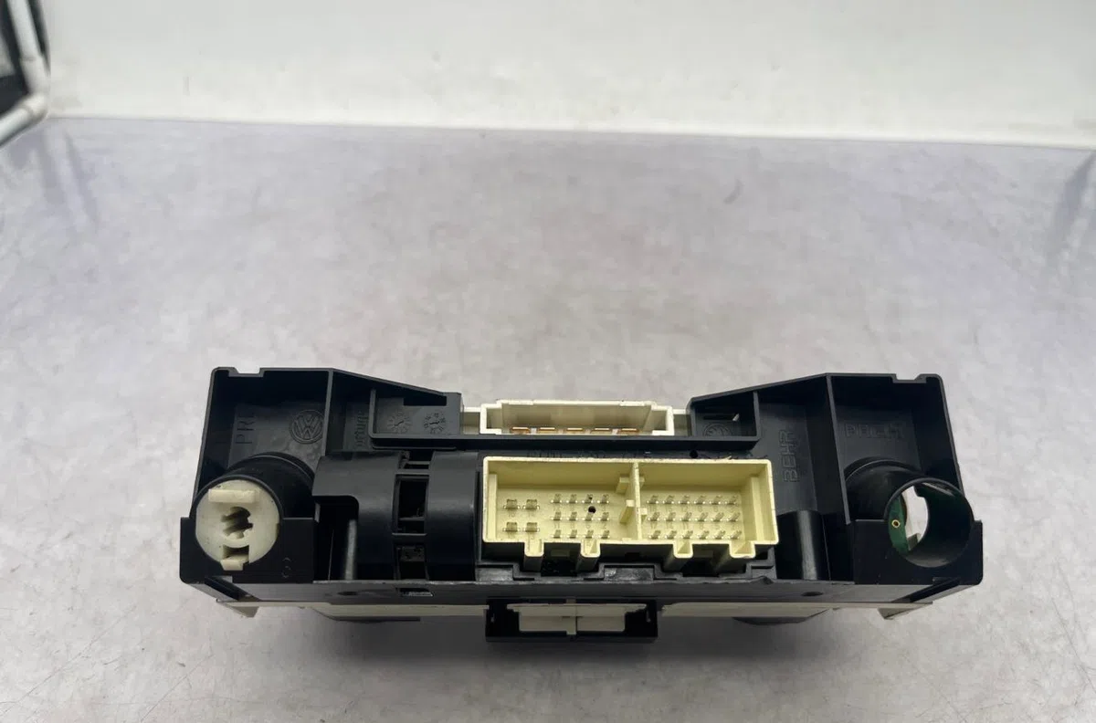 Commande de chauffage VOLKSWAGEN POLO 5 PHASE 1 occasion — photo 3