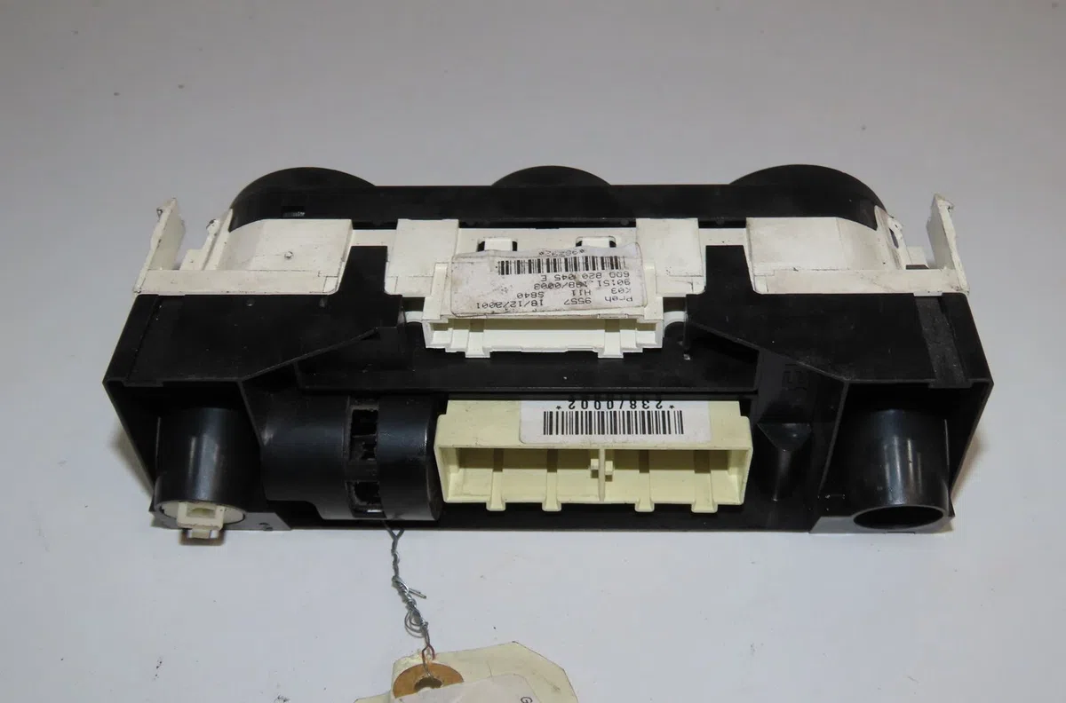 Commande de chauffage Volkswagen POLO (9N_, 9A_) 1.2 12v (2001-2007) 5 portes occasion