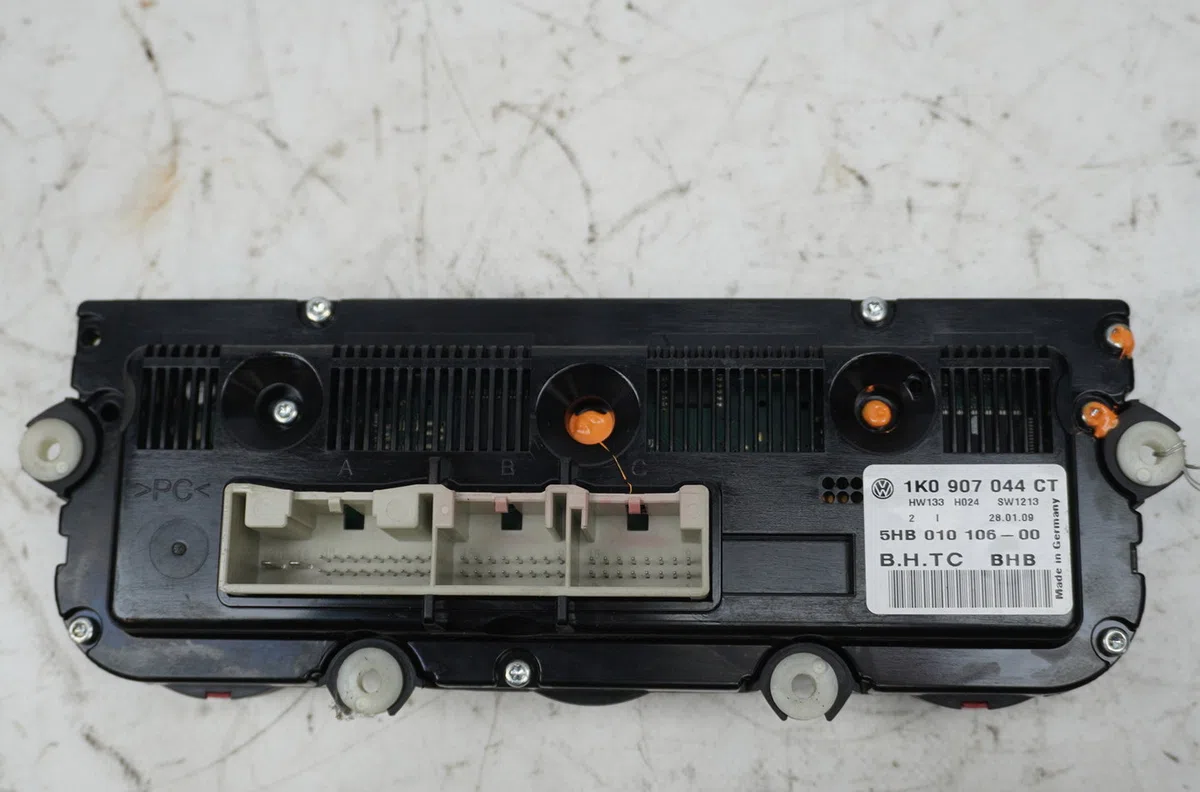 Commande de chauffage Volkswagen TOURAN (1T1, 1T2) 1.9 tdi (2003-2004) 5 portes occasion — photo 2