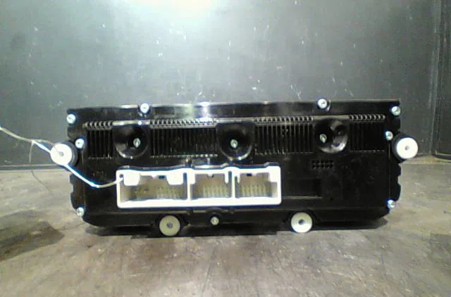 Commande de chauffage Volkswagen TOURAN (1T1, 1T2) 1.9 tdi (2003-2004) 5 portes occasion — photo 2