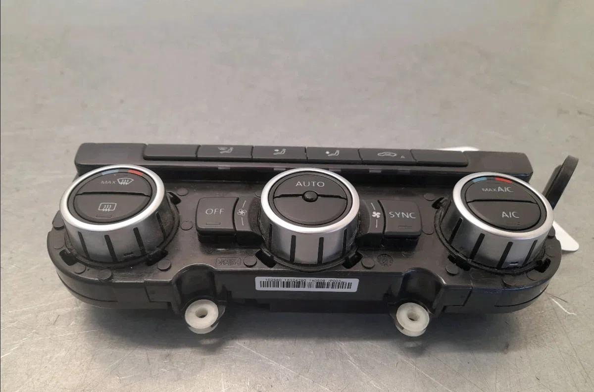 Commande de chauffage Volkswagen TOURAN (1T3) 1.6 tdi (2010-2015) 5 portes occasion