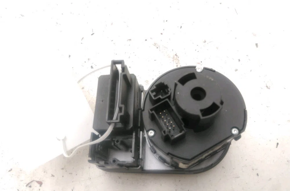 Commande eclairage Audi A1 (8X1, 8XK) 1.2 tfsi (2010-2015) occasion — photo 2