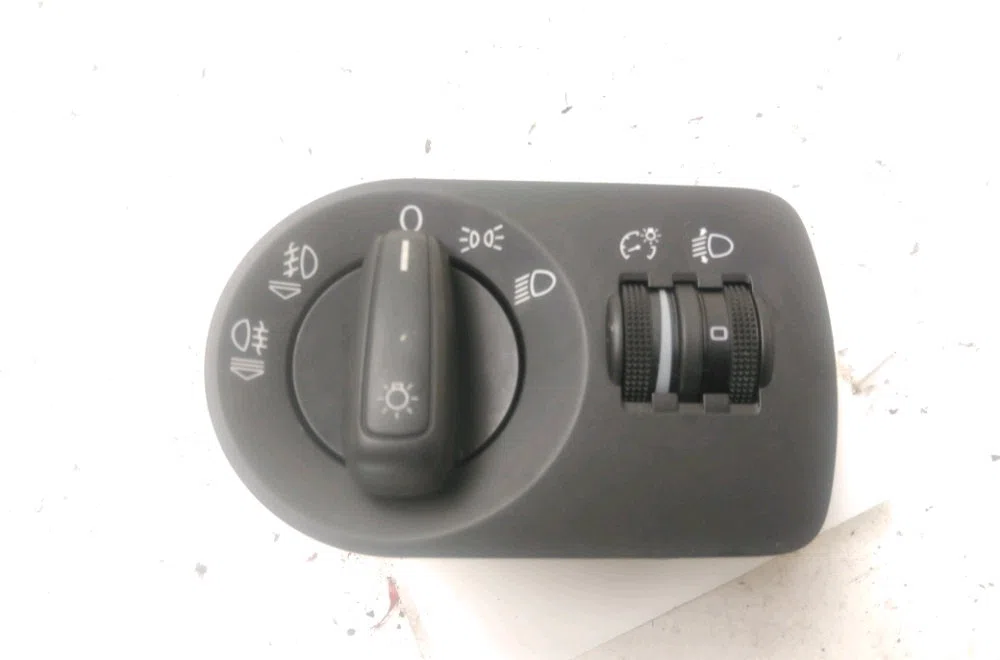 Commande eclairage Audi A1 (8X1, 8XK) 1.2 tfsi (2010-2015) occasion — photo 4