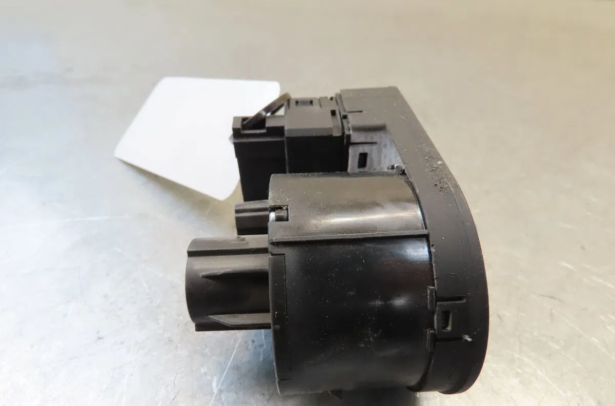 Commande eclairage Audi A1 (8X1, 8XK) 1.6 tdi (2011-2015) occasion — photo 2