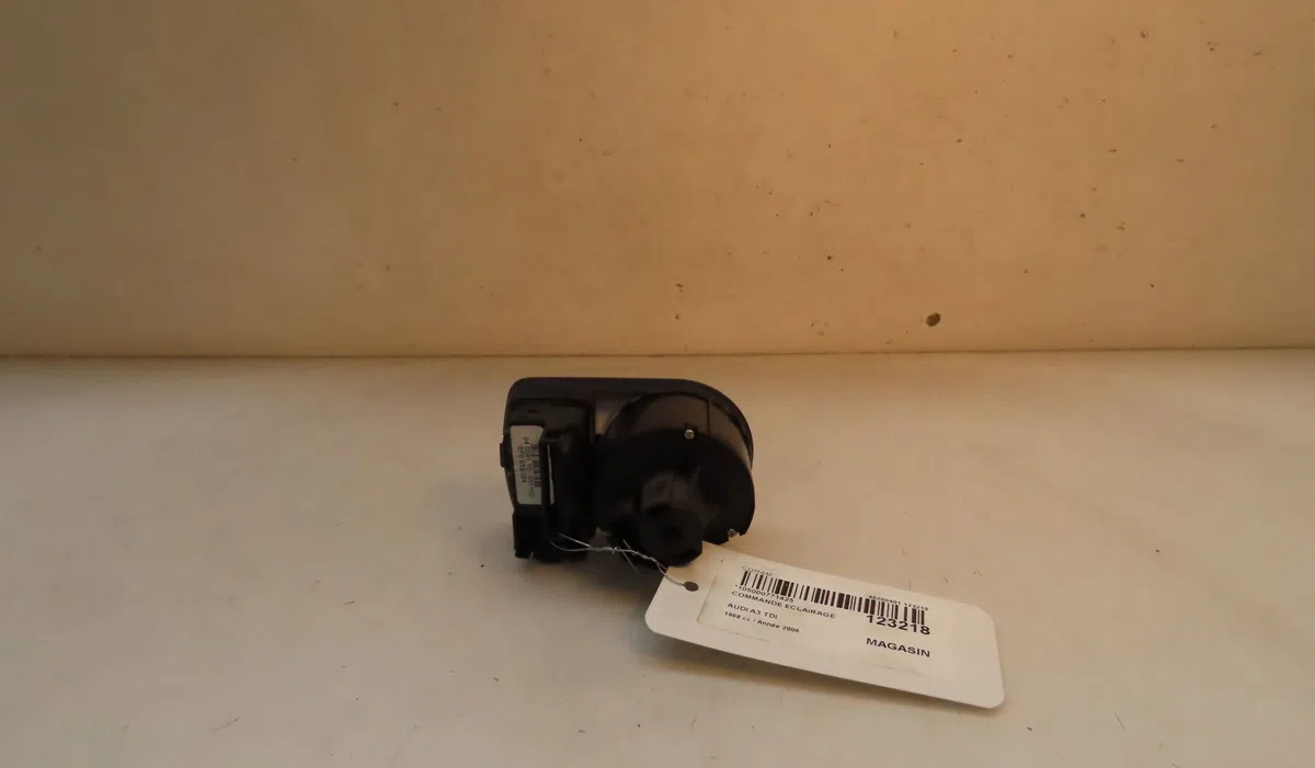 Commande eclairage AUDI A3 2006 occasion — photo 2