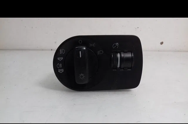 Commande eclairage Audi A3 (8P1) 2.0 tdi 16v (2003-2012) 3 portes occasion — photo 2