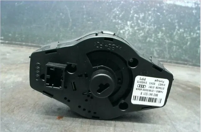 Commande eclairage Audi A4 B8 Avant (8K5) 2.0 tdi (2008-2015) occasion — photo 2