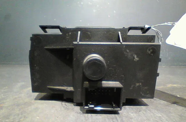 Commande eclairage Bmw 1 (E81) 116 d (2008-2011) 3 portes occasion — photo 2