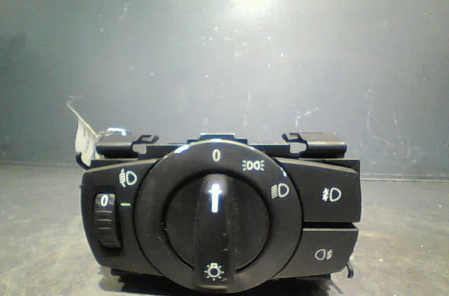 Commande eclairage Bmw 1 (E81) 116 d (2008-2011) 3 portes occasion — photo 3