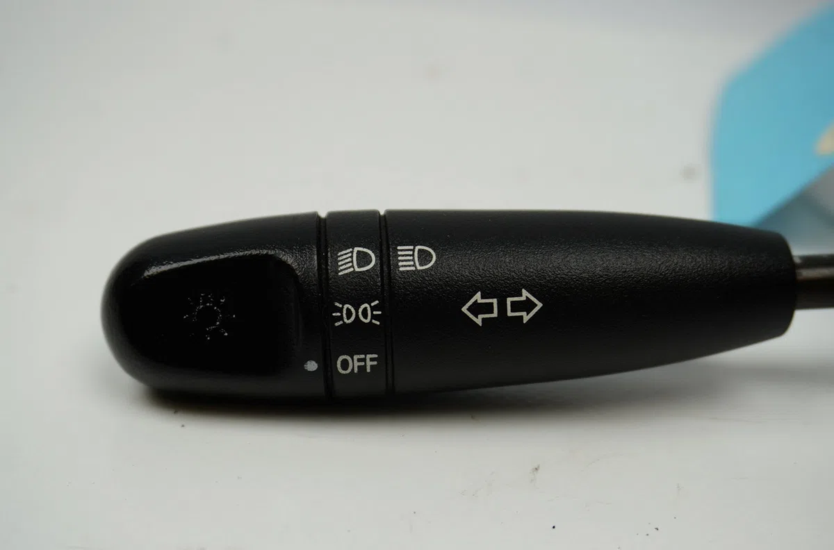 Commande eclairage Chevrolet AVEO - KALOS 3-5 portes (T200) 1.2 lpg (2005-2008) occasion — photo 2