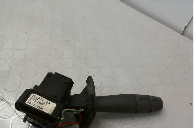 Commande eclairage DACIA SANDERO I Phase 1 06-2008--10-2012 1.5 DCI 85ch occasion — photo 3