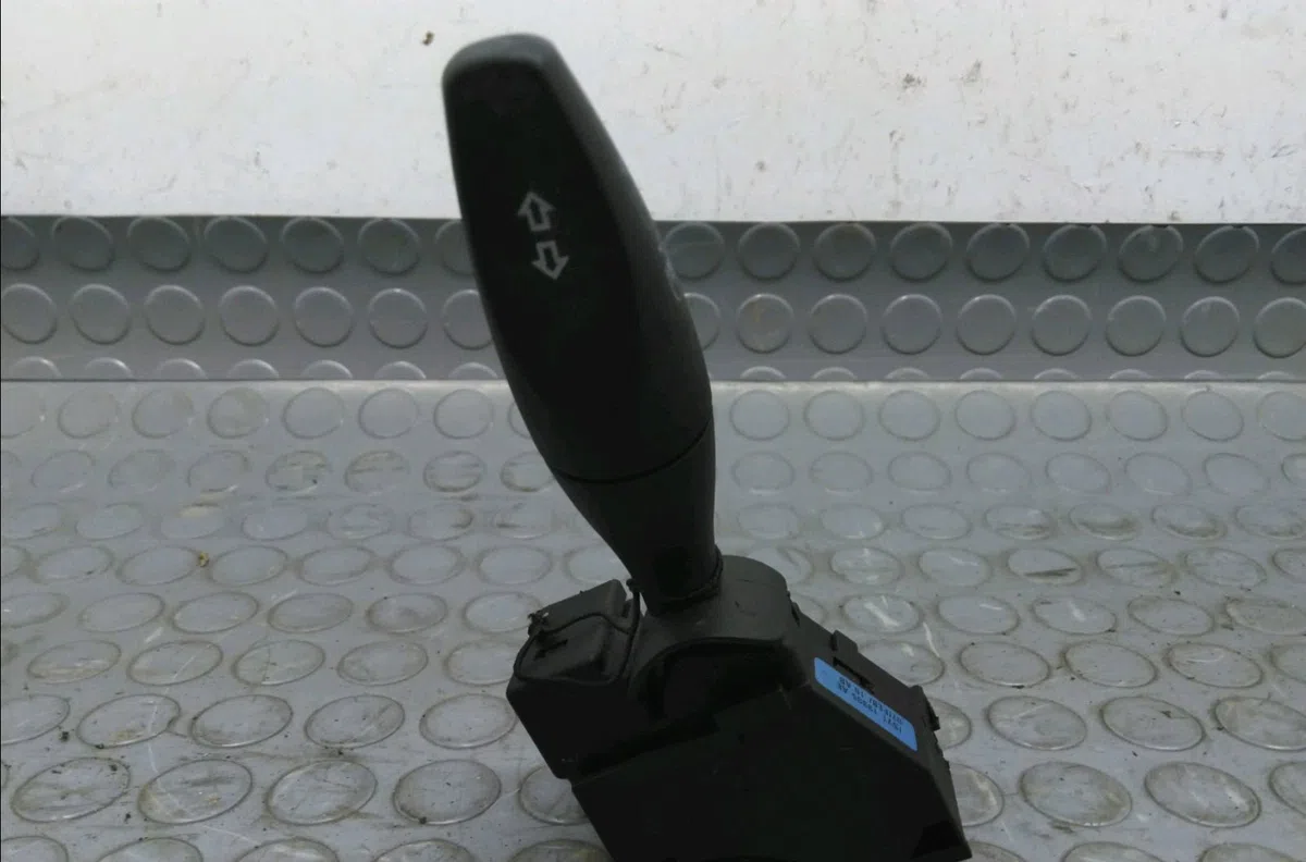 Commande eclairage Ford FIESTA V (JH_, JD_) 1.3 (2001-2008) 3 portes occasion — photo 2