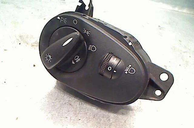 Commande eclairage FORD FOCUS 2002 occasion — photo 3
