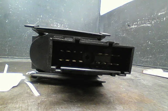 Commande eclairage Ford FOCUS C-MAX (DM2) 1.6 tdci (2003-2007) occasion — photo 2