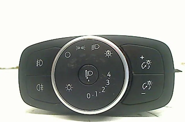 Commande eclairage FORD FOCUS IV occasion — photo 3