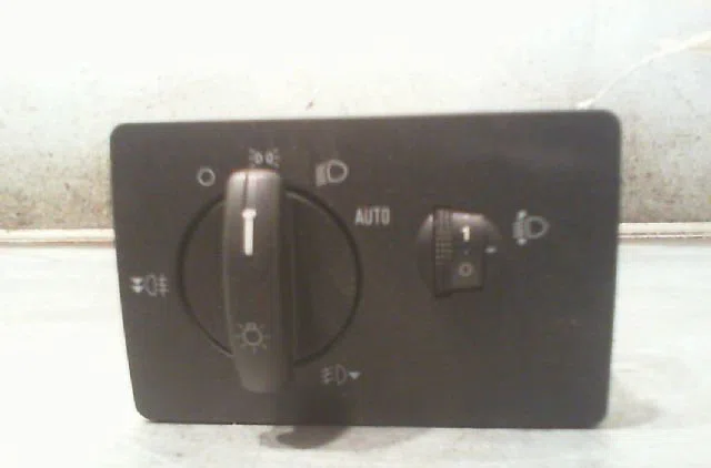 Commande eclairage FORD FUSION Phase 1 09-2002--10-2005 occasion — photo 3