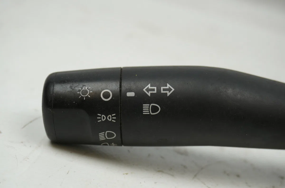 Commande eclairage ISUZU Serie N  3.0D 150ch occasion — photo 2