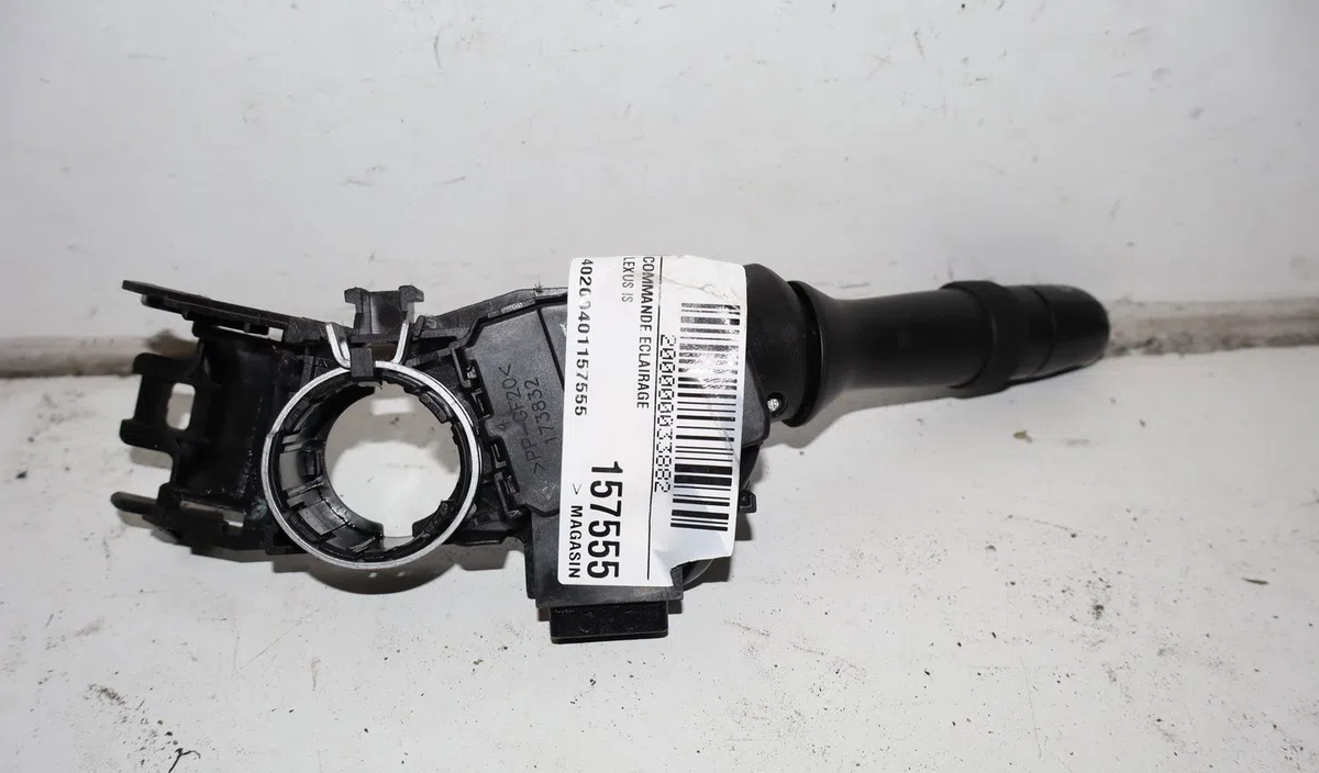 Commande eclairage Lexus IS II (_E2_) 220d (ale20) (2005-2012) occasion — photo 2