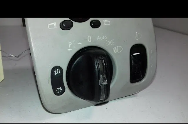 Commande eclairage Mercedes-benz CLASSE C (W203) C 220 cdi (203.008) (2003-2007) occasion — photo 2