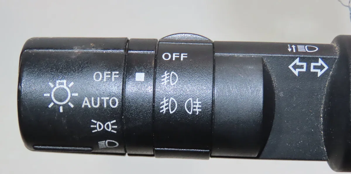 Commande eclairage Nissan QASHQAI - QASHQAI 2 I (J10, NJ10, JJ10E) 1.6 dci (2011-2013) 5 portes occasion — photo 2