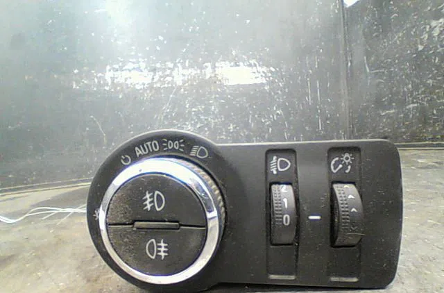 Commande eclairage Opel ASTRA J (P10) 2.0 cdti (68) (2009-2015) occasion — photo 3