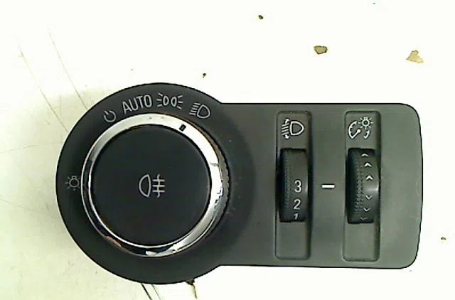 Commande eclairage Opel ASTRA J Sports Tourer (P10) 1.7 cdti (35) (2010-2015) occasion — photo 3