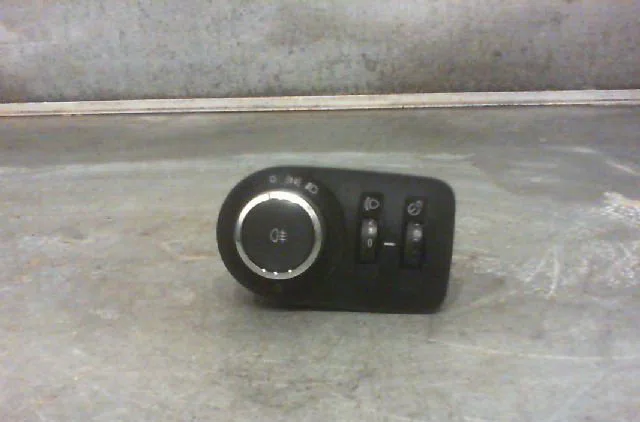 Commande eclairage OPEL CORSA 2010 occasion — photo 3