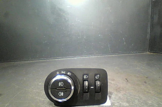 Commande eclairage Opel CORSA D (S07) 1.4 (l08, l68) (2006-2014) 3 portes occasion — photo 3