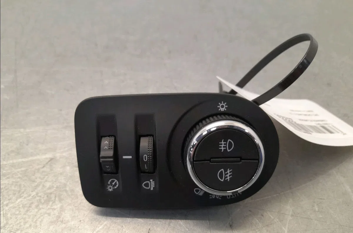 Commande eclairage Opel CROSSLAND X - CROSSLAND (P17, P2QO) 1.2 (75) (2017) occasion — photo 2