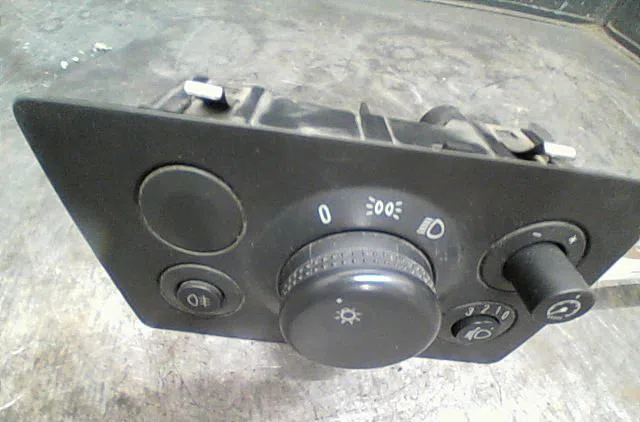 Commande eclairage Opel ZAFIRA - ZAFIRA FAMILY B (A05) 1.9 cdti (m75) (2005-2015) 5 portes occasion — photo 2