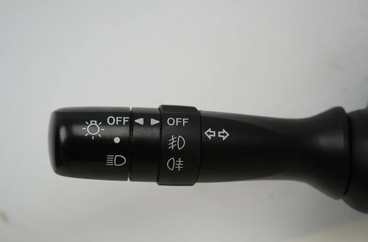 Commande eclairage Peugeot 107 (PM_, PN_) 1.0 (2005-2014) 3 portes occasion — photo 2