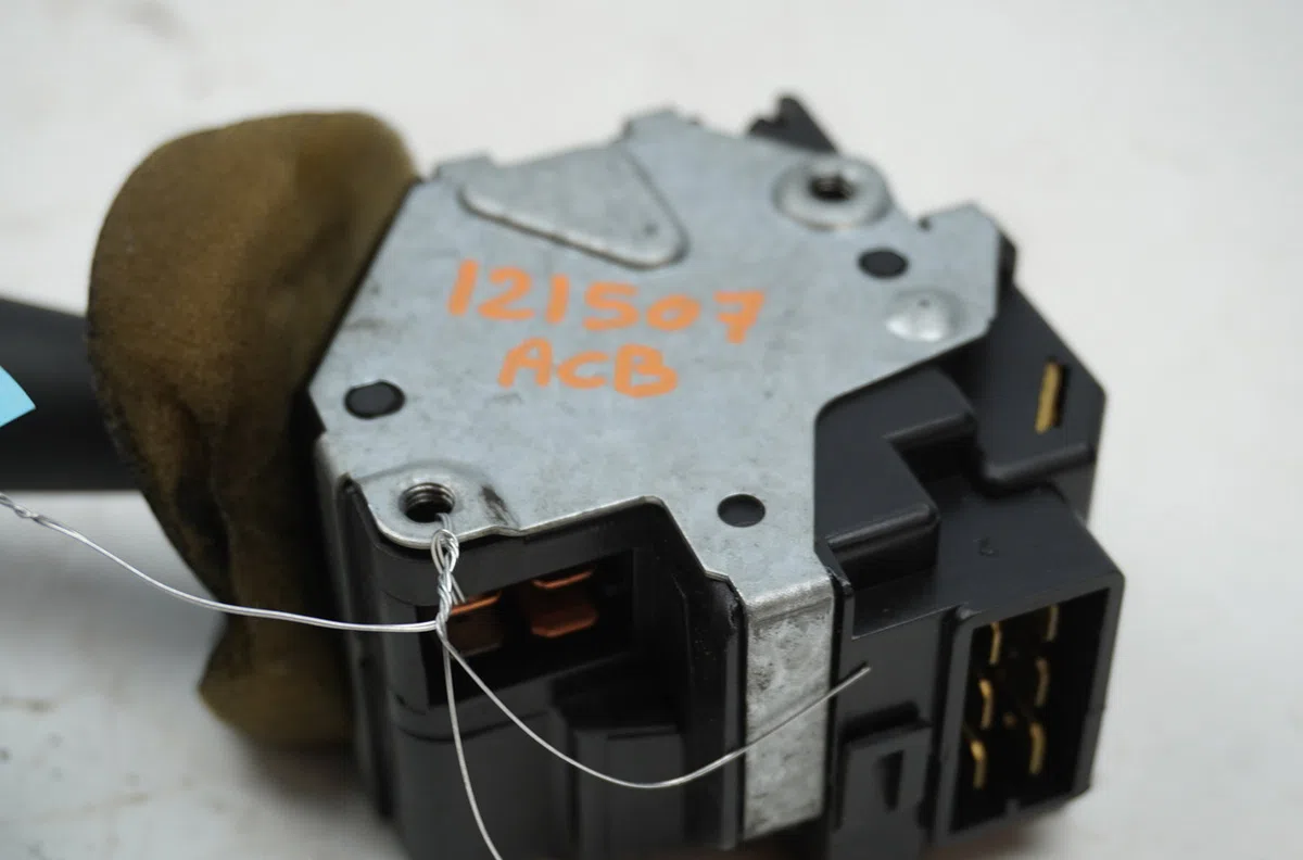 Commande eclairage Peugeot 205 II (20A-C) 1.7 diesel (1987-1998) occasion — photo 2