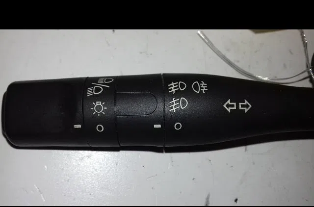 Commande eclairage Peugeot 206 3-5 portes (2A-C) 2.0 hdi 90 (1999-2009) 5 portes occasion — photo 2