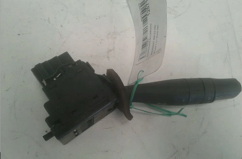 Commande eclairage Peugeot 206 3-5 portes (2A-C) 2.0 hdi 90 (1999-2009) 5 portes occasion — photo 2