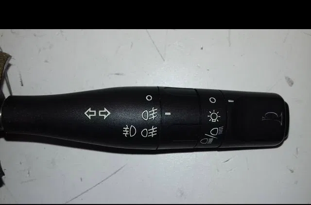Commande eclairage Peugeot 306 3-5 portes (7A, 7C, N3, N5) 1.4 (1993-2001) 5 portes occasion — photo 2