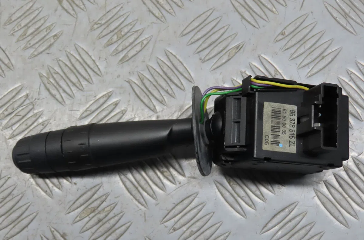 Commande eclairage Peugeot 607 (9D, 9U) 2.2 hdi (2000-2006) occasion — photo 2